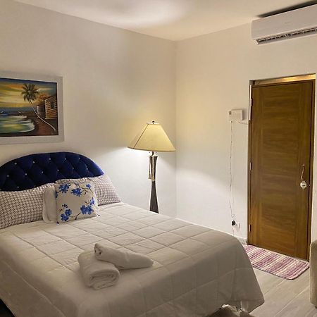 Only Room By Merengue House, 8 Minutos Airport Monte Adentro  Eksteriør billede