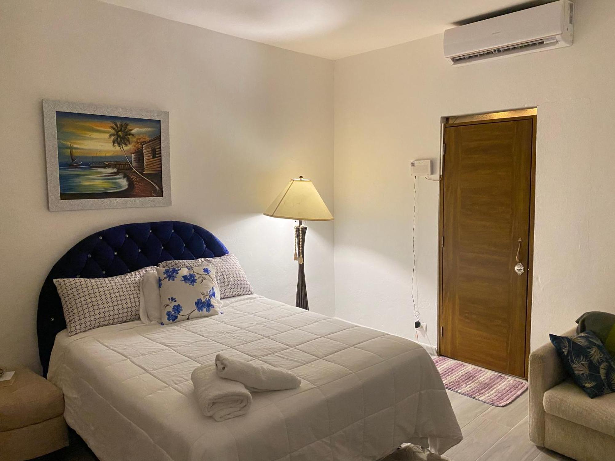Only Room By Merengue House, 8 Minutos Airport Monte Adentro  Eksteriør billede